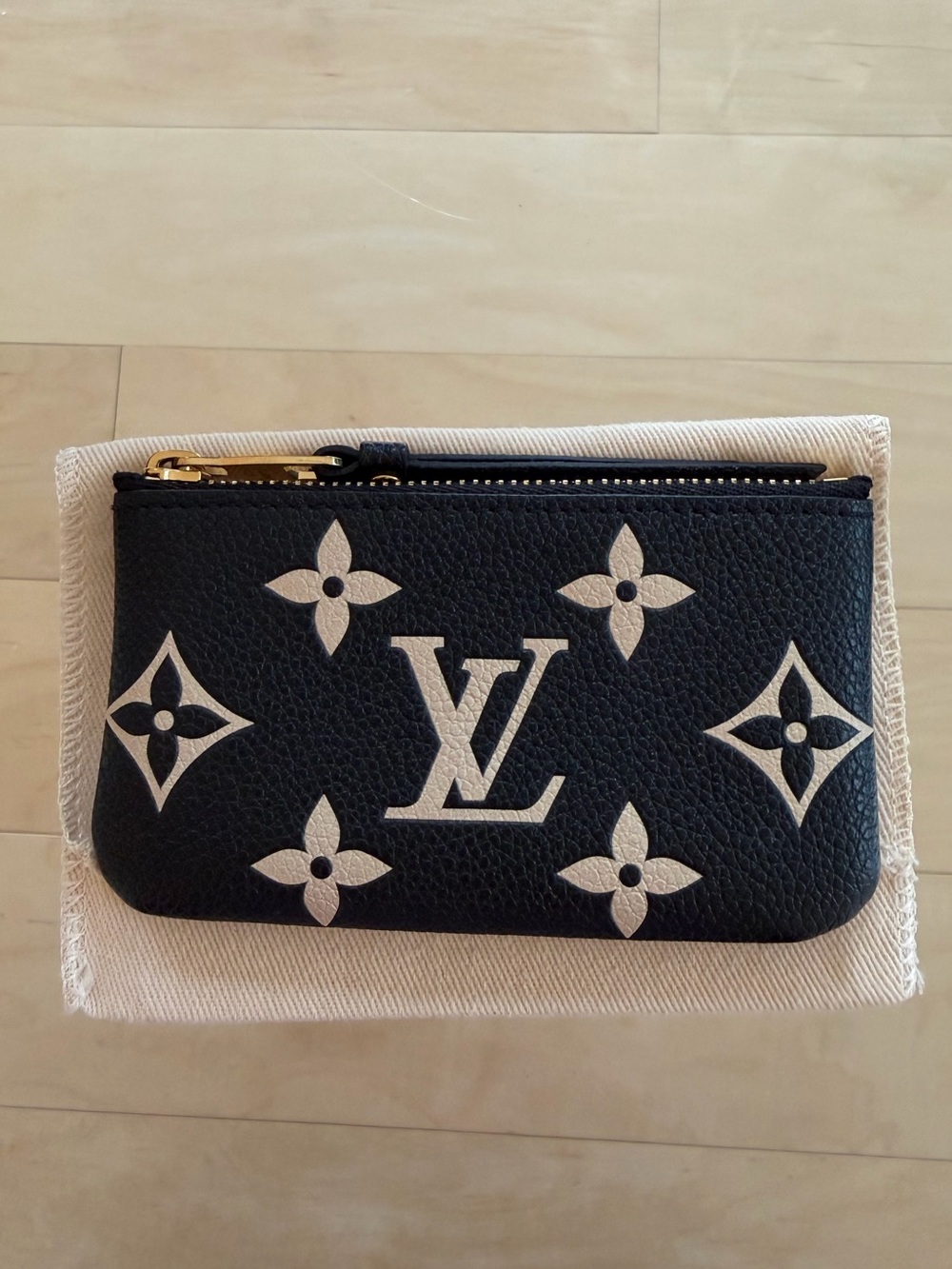 Auth Louis Vuitton key pouch in monogram empreinte leather (Brand New)